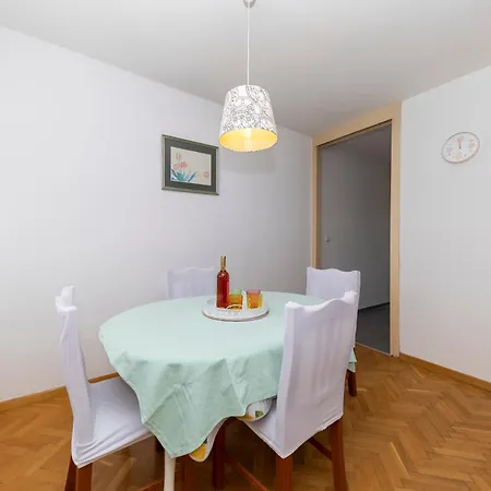 Ryanair's Urban Flat In Zadar-kolovare