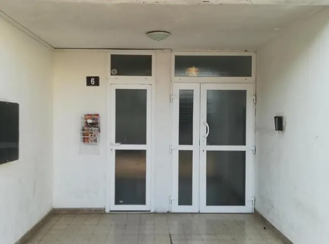 Ryanair's Urban Flat In Zadar-kolovare Zadar