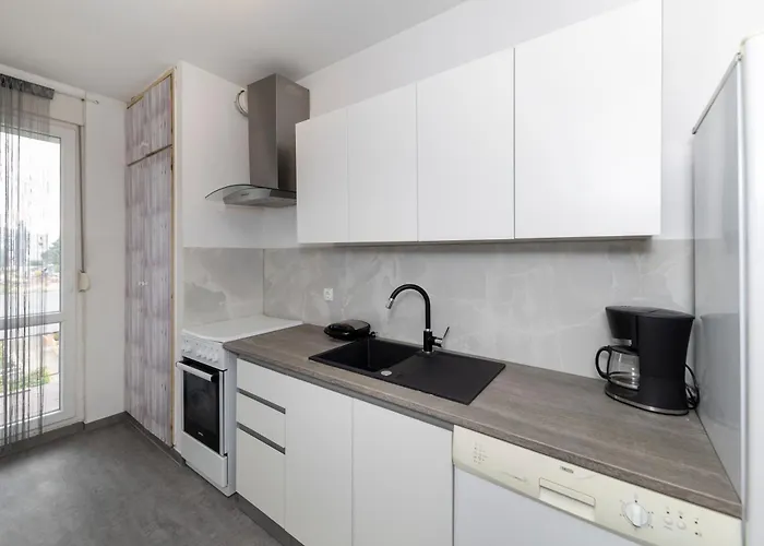 Ryanair's Urban Flat In Zadar-kolovare Apartamento