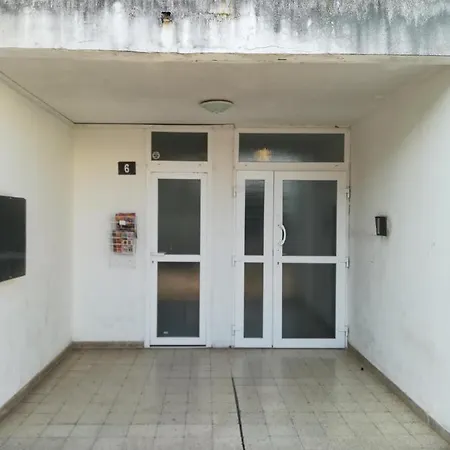 Ryanair's Urban Flat In Zadar-kolovare Zára