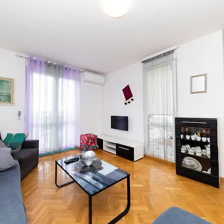 Apartman Ryanair's Urban Flat In Zadar-kolovare Zára