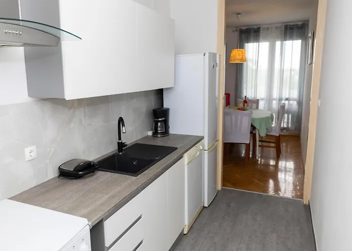 Ryanair's Urban Flat In Zadar-kolovare Zadar